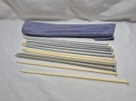 Lote de diversas agulhas para tricot. Medindo em media 40cm de comprimento.