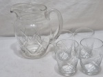 jarra com 4 copos em demicristal lapidado. Medindo a jarra 20cm de altura, copo 7cm x 11cm de altura.