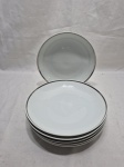 Jogo de 6 pratos fundos de massa, sopa em porcelana Schmidt com friso prata. Medindo 21cm de diâmetro.