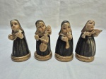 Lote de 4 esculturas em gesso, na forma de freiras com instrumentos. Medindo o maior 9cm de altura.