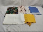 Lote de 6 tecidos para artesanatos em tecidos diversos. Medindo o floral 260cm x 85cm. Peças com marcas de guarddo.