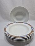 Jogo de 6 pratos fundos de massa, sopa em porcelana, modelos diversos. Medindo o maior 23,5cm de diâmetro.
