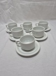 Jogo de 6 xícaras de café em porcelana branca. Medindo a xícara 7cm x 5cm de altura.