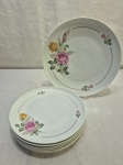 Jogo de servir bolo com 6 pratinhos em porcelana Schmidt floral com friso ouro. Medindo o de servir 25,5cm de diâmetro, sobremesa 19,5cm de diâmetro.