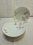 Jogo de 6 pratos fundos de massa, sopa em porcelana Real, floral com friso ouro. Medindo 21,5cm de diâmetro.