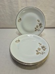 Jogo de 6 pratos rasos de mesa em porcelana Renner Medaillon floral com friso prata. Medindo 25,5cm de diâmetro.