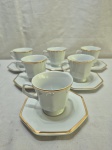 Jogo de 6 xícaras de chá em porcelana Schmidt facetada com friso ouro. Medindo 8,5cm x 8cm de altura.