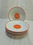 Jogo de 6 pratos fundos de massa, sopa em porcelana Renner Medaillon laranja. Medindo 22,5cm de diâmetro.