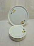 Jogo de servir bolo com 6 pratinhos em porcelana Renner Medaillon flor amarela e friso ouro. Medindo o de servir 28cm de diâmetro; sobremesa 18cm de diâmetro.