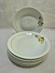 Jogo de 6 pratos fundos de massa, sopa em porcelana Renner Medaillon flor amarela e friso ouro. Medindo 25cm de diâmetro.