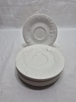 Jogo de 6 pires de chá em porcelana branco com relevo de frutas. Medindo 16,5cm de diâmetro.
