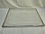 Bandeja retangular em acrilico jateado com acabamento em metal. Medindo 59cm x 40cm.