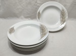 Jogo de 6 pratos fundos de massa, sopa em porcelana Schmidt com pintura de folhas. Medindo 24cm de diâmetro.