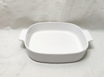 Travessa quadrada em vidro opalinado banco Corning. Medindo 26cm x 26cm x 5,5cm de altura.