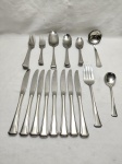 Parte de faqueiro com 47 peças em aço inox Oneida. Composto de 8 garfos de mesa, 8 facas de mesa, 4 colheres de sopa, 8 garfos de sobremesa, 8 colheres de sobremesa, 8 colheres de sorvete, garfo de servir, colher de açucareiro e concha de molho.