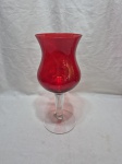 Linda compoteira tipo taça em vidro vermelho. Medindo 13cm x 32cm de altura.