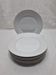 Jogo de 6 pratos rasos de mesa em porcelana branca com relevos na borda. Medindo 24cm de diâmetro.