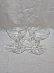 Jogo de 4 taças abertas em cristal canelado e pé disco. Medindo 9,5cm x 11cm de altura.