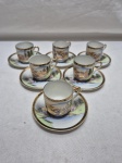Jogo de 6 xícaras de café em porcelana japonesa com piintura de pagode, friso ouro. Medindo 5cm x 4,5cm de altura.