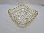 Lindo centro de mesa, fruteira quadrada em demicristal double lapidado. Medindo 21,5cm x 21,5cm x 6cm de altura.