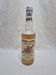 Garrafa lacrada do whisky Royal Label Extra, 700ml. Por conta do produto está lacrado, não nos responsabilizamos pela integridade do conteudo. Parte do liquido fora evaporado.