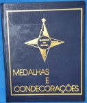 Medalhas e Condecorações, Marinha de Guerra do Brasil, 1983, com 67 páginas. Catálogo das Ordens e Medalhas conferidas pela Armada Brasileira desde o primeiro reinado até a República, contemplando a campanha do Equador, Cisplatina, Guerra do Paraguai, 2ª Guerra, Medalhas de Mérito, Premiais, e Comemorativas.