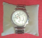 Relógio modelo Masculino esportivo !! marca Seculos !! esta funcionando mas precisa de revisão !! , pulseira de aço original bem diferente !! acervo de colecionador !! com marcadores de cronometros etc..