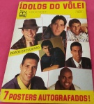 Colecionismo- Album de figurinhas Idolos do Volei !! Multieditora !! fotos exclusivas !! Nossa Seleção Campeã !! 99% completo falta apenas 3 figurinhas ... !! valor de Mercado= 160,00 reais
