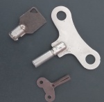 Colecionismo- 3 chaves para relogio !! modelo diferentes !! tamanho grande , e pequenos !! perfeitas para uso !! material de colecionador !!