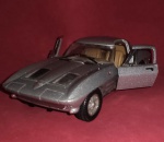 Colecionismo- miniatura Carro Chevrolet Corvette Stingray !! modelo ano 1963 !! cor cinza'!! escala 1;32 !! com abertura de Portas e capo de motor !! dificil de aparecer !!