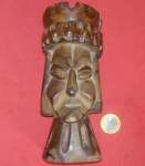 Arte popular,cara de índio-(tambem cinzeiro) madeira de lei!!! Altura de 17 com, artista não identificado e não possui assinatura!!!