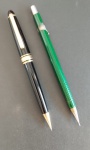 2 Lapiseiras diferentes !! modelos de ponta 0,5mm !! cor verde e cor preta elegante  estilo caneta !!