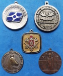Medalhas - 5 Peças de metal !! todas diferentes !! comemorativa dos Bombeiros da Guanabara !! + Fundação IBGE !! + Ministerio da Agricultura !! e outra 2 peças menores !!