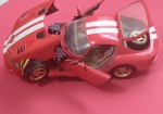 Miniatura: Dodge VIPER GTS  modelo (usa) - Super esportivo vermelho com faixas brancas, muitos detalhes de motor , carenagem etc. !!  escala - maior - fabricante burago !! (Com marcas do tempo ) !! com base para não escostar rodas no piso !!