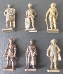 Colecionismo- 6 Soldadinhos  de chumbo !! figura d samurais !!+  soldaddo Romano!! + soldado Espanhol !! rico em datalhes nas vestimentas !! tamanho de 37mm de altura !!