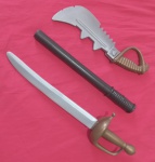 Brinquedos - Espada de brinquedo tipo para fantasia de carnaval de pirata e policial !! espada diferentes e cacetete dev policia !! material em plastico ou para criança brincar !!! comprimento maior da espada de 50cm ( meio metro )