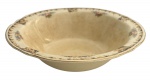 ENGLAND - Saladeira em faiança inglesa cor creme, adornada com ramalhetes de flores em policromia. Manufatura SUNSHINE SOL MEAKIN. Manchas do tempo. Imperceptível bicado na borda traseira. Mede 26cm diâmetro.