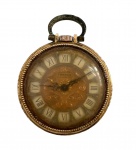 Antigo relógio vintage de bolso em metal dourado, funcionamento desconhecido, marcas do tempo. Mede 4cm.