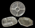 Trio de petisqueiras em acrílico, formatos distintos, sendo uma oitavada com metal. Medida do maior 31cm.
