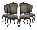 LUIS XV - Conjunto de 6 cadeiras em madeira entalhada, estilo francês Luis XV, com estofado em veludo listrado. Espaldar alto com entalhe de florão em destaque. Elegância e sofisticação para compor ambientes refinados. Mede 1,10cm altura x 45cm largura.