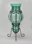 Vaso alto italiano em vidro verde, bojo em gomos soprados. Estrutura dita 'Gaiola' em fer forgé. Med. 38 cm