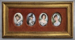 Quadro com 4 antigos camafeus ovais em porcelana, pintados a mão com retratos de damas. Todos assinados. Moldura em madeira dourada e acabamento em veludo. Medida individual: 8 x 5 cm e total: 39 x 20 cm