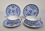 Duas pequenas xícaras em porcelana japonesa azul e branca, dita 'casca de ovo', decoradas com Fênix e flores. Acompanha 2 pires extras. Med.10 e 6 x 8 x 3 cm