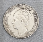moeda holandesa em prata 1924 Wilhelmina I Dutch Silver Guilder  ---https://www.theopeters.com/oude-munten/koninkrijk/koningin-wilhelmina-1890-1948/1-gulden/1-gulden-1924https://www.silveragecoins.com/en/details?item=2341