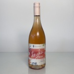 Garrafa de vinho rosé chileno Leyda, elaborado com uvas Pinot Noir, proveniente do Vale de Leyda (D.O. Valle de Leyda), Chile, safra 2021. Produzido na região costeira chilena conhecida por seu clima frio, favorável à produção de vinhos frescos e aromáticos. Apresenta graduação alcoólica de 12,5% vol. e volume de 750 ml, com garrafa original.