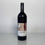Garrafa de vinho tinto português Esporão Private Selection, safra 2008, produzida pela tradicional Herdade do Esporão, na região do Alentejo, Portugal. Trata-se de um rótulo premium da vinícola, elaborado a partir de seleção especial de uvas e envelhecido em barricas de carvalho. Apresenta 14,5% de graduação alcoólica e volume de 750 ml, mantendo rótulos originais do produtor e selo de denominação da região do Alentejo.