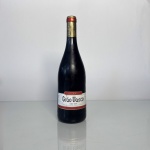 Garrafa de vinho tinto português Grão Vasco, safra 2011, produzida na região do Dão, Portugal, sob denominação de origem controlada (DOC). Rótulo tradicional da vinícola, apresentado em garrafa de 750 ml com rótulos originais.