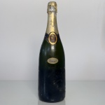 Champagne francês Nicolas Feuillatte, safra Millésime 2000, classificação Brut. Produzido na região de Champagne, França, em garrafa de 750 ml, com envelhecimento típico de safras especiais.