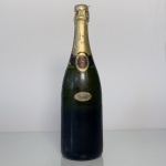 Champagne francês Nicolas Feuillatte Millésimé 2000, safra especial. Garrafa de 750 ml, rótulo clássico dourado.