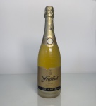 Espumante espanhol Freixenet Carta Nevada, tipo Cava Semi Seco, produzido pelo método tradicional. Garrafa de 750 ml, com coloração dourada e rótulo clássico. Perfil leve, frutado e levemente adocicado.